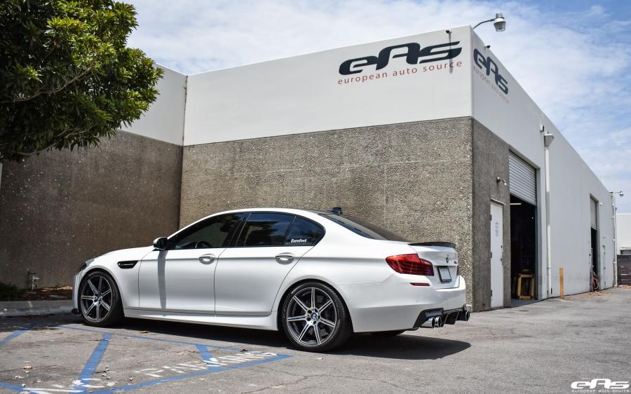  BMW M5 Alpine White by H&R and EAS 2017 года  (фото 7 из 20)